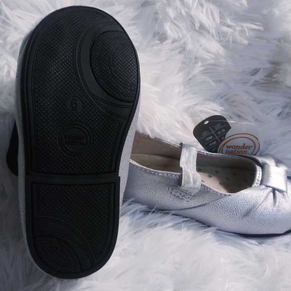 Girls Silver Non-Marking Ballet Flat Shoes - Picture 2 of 4